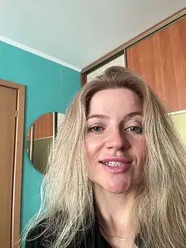 AlisonXCristal online show from April 14, 9:25 am
