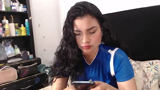 Snapshot of lolaa_staars chatting on February 8, 2:26 am lolaa staars online show from February 8, 2:26 am