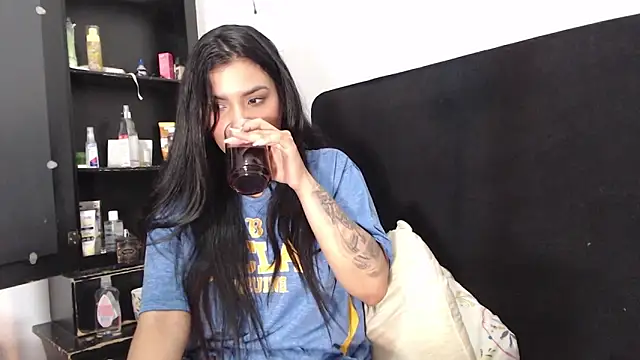 Snapshot of lolaa_staars chatting on December 21, 7:24 am lolaa staars online show from December 21, 7:24 am
