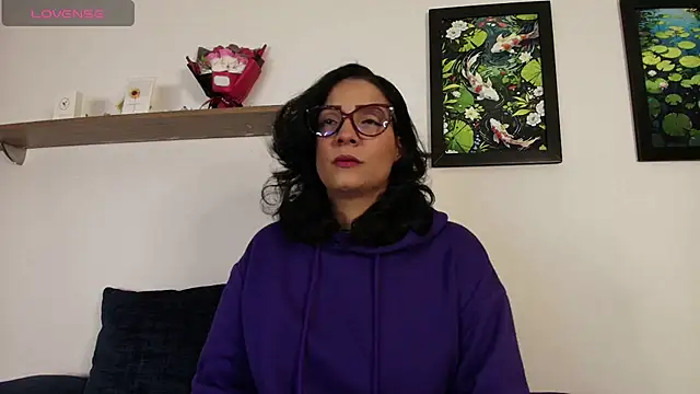 Elliee  online show from March 21, 4:11 pm