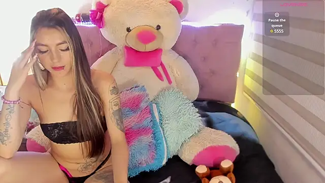  EmiRhodes online show from March 11, 3:04 am