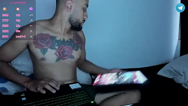 Alanna Couple online show from December 3, 8:01 pm