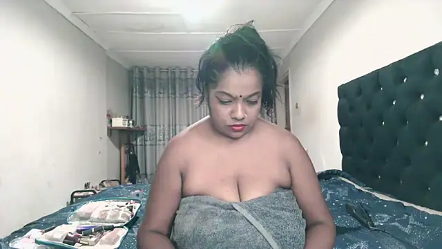 Indianmayaxoxo online show from May 28, 5:15 am