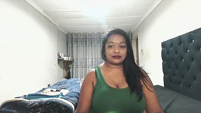 Snapshot of Indianmayaxoxo chatting on June 6, 4:45 pm Indianmayaxoxo online show from June 6, 4:45 pm