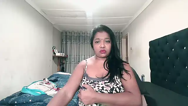 Snapshot of Indianmayaxoxo chatting on June 17, 6:35 am Indianmayaxoxo online show from June 17, 6:35 am