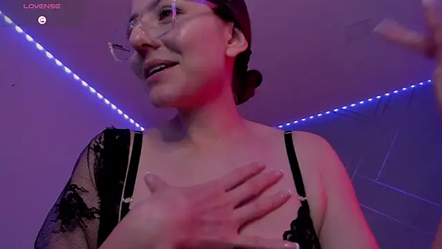 Snapshot of Ich_Bin_Julia chatting on February 14, 2:54 pm Ich Bin Julia online show from February 14, 2:54 pm