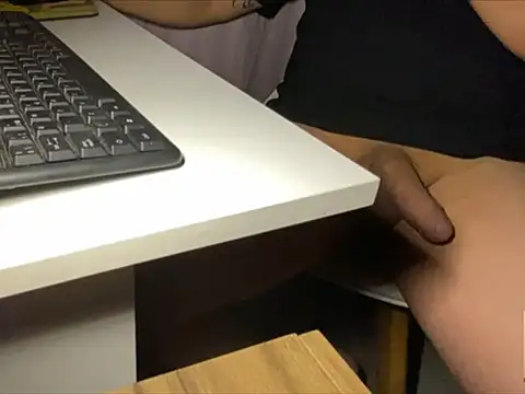 tomazu11 online show from November 3, 1:00 am