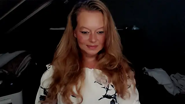 Snapshot of roxanna24 chatting on July 8, 7:58 pm roxanna24 online show from July 8, 7:58 pm