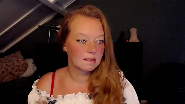 Snapshot of roxanna24 chatting on May 31, 7:58 pm roxanna24 online show from May 31, 7:58 pm