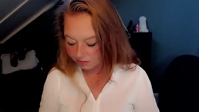 Snapshot of roxanna24 chatting on June 1, 7:46 pm roxanna24 online show from June 1, 7:46 pm