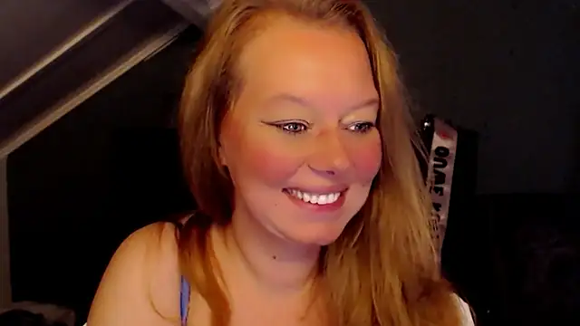 Snapshot of roxanna24 chatting on May 19, 8:05 pm roxanna24 online show from May 19, 8:05 pm