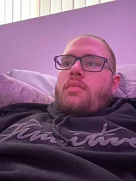 Snapshot of Comfortable_Bite chatting on October 30, 9:11 pm Comfortable Bite online show from October 30, 9:11 pm