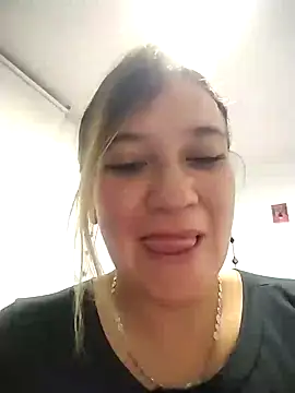 Snapshot of ELEKTRA_LUXURY chatting on January 21, 2:33 am ELEKTRA LUXURY online show from January 21, 2:33 am