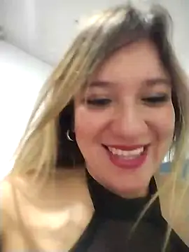 Snapshot of ELEKTRA_LUXURY chatting on December 22, 6:39 am ELEKTRA LUXURY online show from December 22, 6:39 am