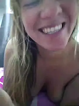 Snapshot of ELEKTRA_LUXURY chatting on February 10, 1:35 am ELEKTRA LUXURY online show from February 10, 1:35 am