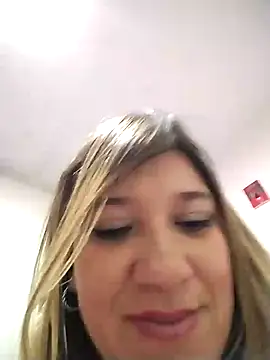 Snapshot of ELEKTRA_LUXURY chatting on January 9, 2:22 am ELEKTRA LUXURY online show from January 9, 2:22 am