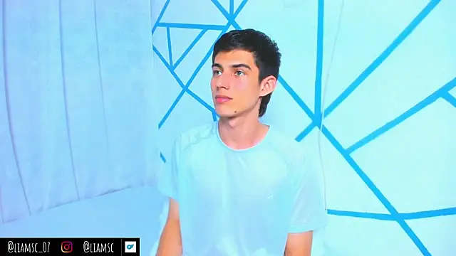 Snapshot of liam_scott77 chatting on October 27, 8:43 pm liam scott77 online show from October 27, 8:43 pm