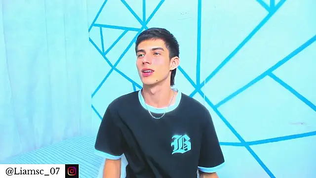 Snapshot of liam_scott77 chatting on November 15, 10:47 pm liam scott77 online show from November 15, 10:47 pm