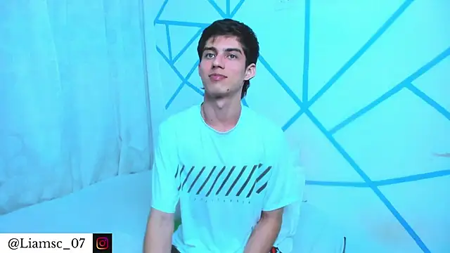 liam scott77 online show from April 7, 11:39 pm