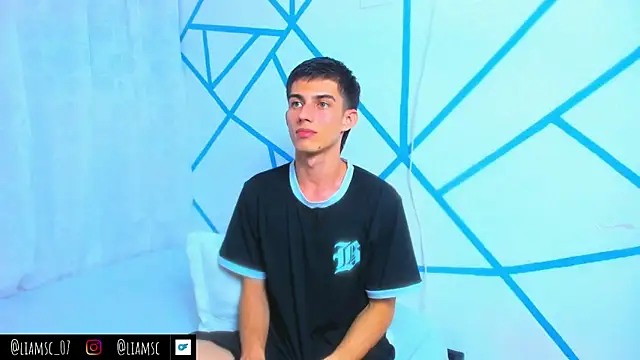 Snapshot of liam_scott77 chatting on October 6, 9:59 pm liam scott77 online show from October 6, 9:59 pm