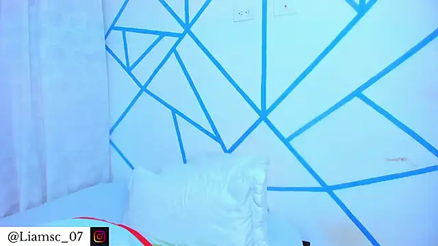 Snapshot of liam_scott77 chatting on December 4, 1:04 am liam scott77 online show from December 4, 1:04 am