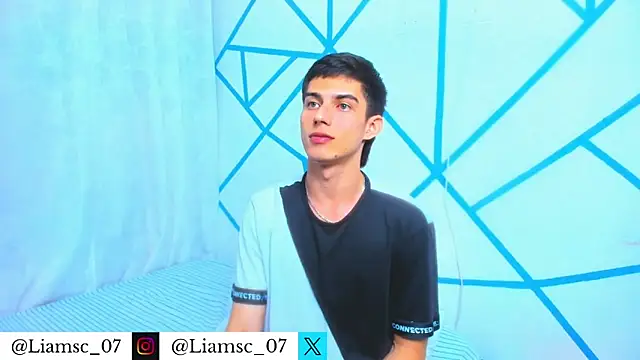 Snapshot of liam_scott77 chatting on November 14, 1:42 am liam scott77 online show from November 14, 1:42 am