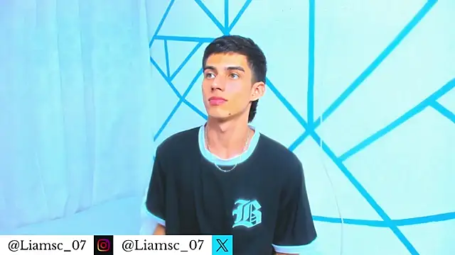 Snapshot of liam_scott77 chatting on November 6, 10:03 pm liam scott77 online show from November 6, 10:03 pm