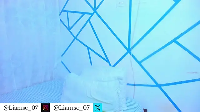 Snapshot of liam_scott77 chatting on November 17, 10:58 pm liam scott77 online show from November 17, 10:58 pm