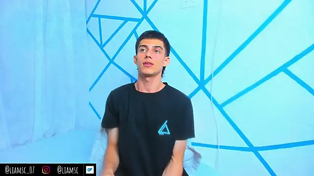 Snapshot of liam_scott77 chatting on October 4, 11:39 pm liam scott77 online show from October 4, 11:39 pm
