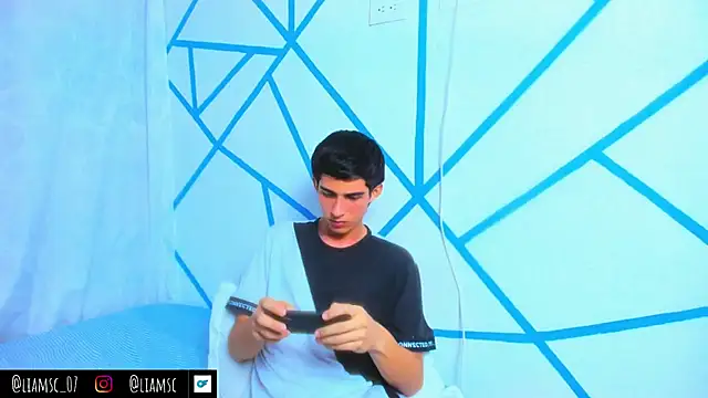 Snapshot of liam_scott77 chatting on September 28, 12:06 am liam scott77 online show from September 28, 12:06 am