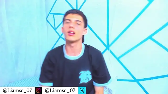 Snapshot of liam_scott77 chatting on November 11, 10:04 pm liam scott77 online show from November 11, 10:04 pm