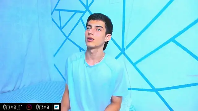 Snapshot of liam_scott77 chatting on October 17, 8:21 pm liam scott77 online show from October 17, 8:21 pm