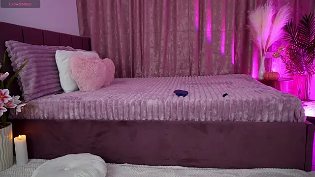 EmilyHudsson 1 online show from October 30, 6:27 pm