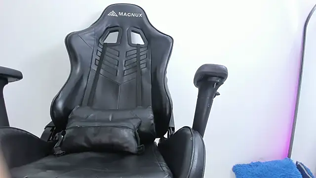 selena robertss  online show from November 15, 2:04 am