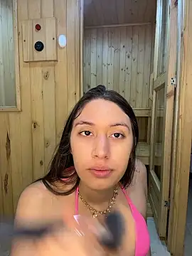 Snapshot of Barbielatinas chatting on July 10, 2:33 am Barbielatinas online show from July 10, 2:33 am