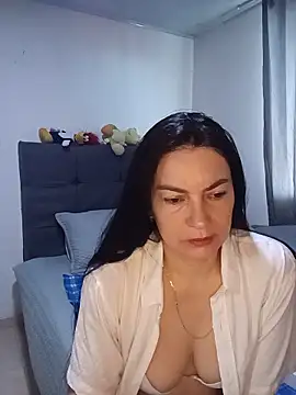 Snapshot of renata_hot1 chatting on May 25, 9:35 pm renata hot1 online show from May 25, 9:35 pm