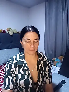 Snapshot of renata_hot1 chatting on April 21, 1:42 am renata hot1 online show from April 21, 1:42 am