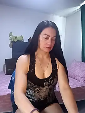 renata hot1 online show from October 17, 6:10 pm