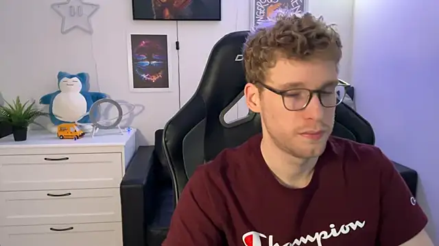 Snapshot of BlueEyedTallGuy94 chatting on January 14, 1:58 am BlueEyedTallGuy94 online show from January 14, 1:58 am