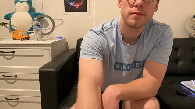 Snapshot of BlueEyedTallGuy94 chatting on December 14, 5:07 am BlueEyedTallGuy94 online show from December 14, 5:07 am