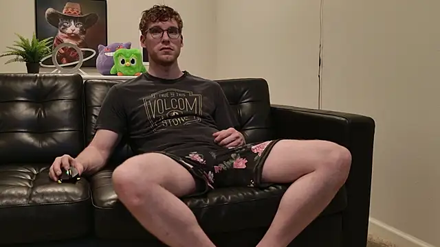 Snapshot of BlueEyedTallGuy94 chatting on October 7, 1:17 am BlueEyedTallGuy94 online show from October 7, 1:17 am