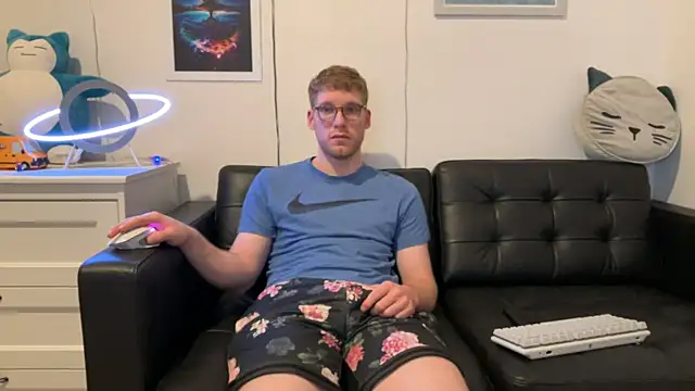 Snapshot of BlueEyedTallGuy94 chatting on December 20, 3:03 am BlueEyedTallGuy94 online show from December 20, 3:03 am