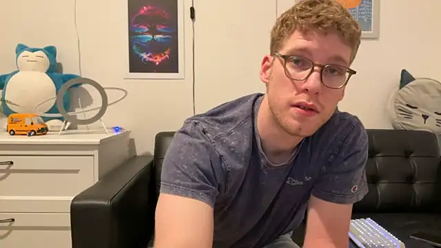 Snapshot of BlueEyedTallGuy94 chatting on December 18, 2:42 am BlueEyedTallGuy94 online show from December 18, 2:42 am