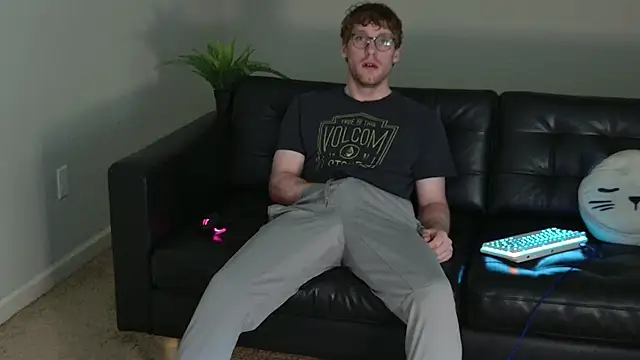 Snapshot of BlueEyedTallGuy94 chatting on September 13, 4:40 pm BlueEyedTallGuy94 online show from September 13, 4:40 pm