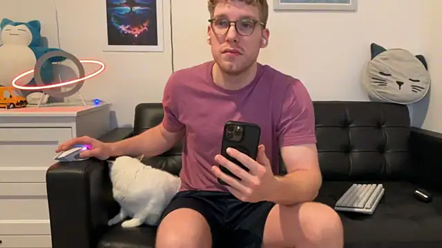 Snapshot of BlueEyedTallGuy94 chatting on December 19, 8:55 pm BlueEyedTallGuy94 online show from December 19, 8:55 pm