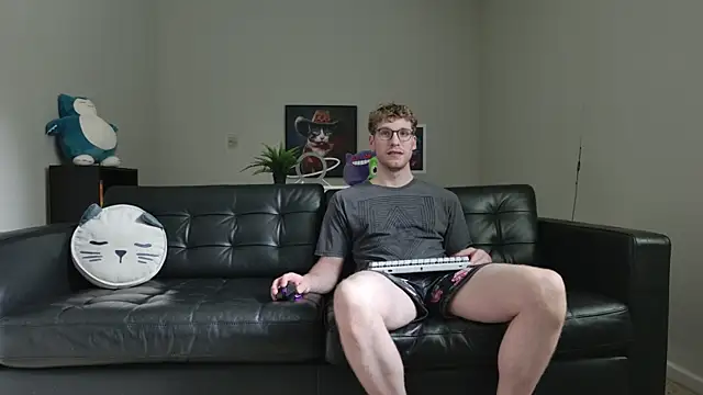 Snapshot of BlueEyedTallGuy94 chatting on September 21, 7:08 pm BlueEyedTallGuy94 online show from September 21, 7:08 pm