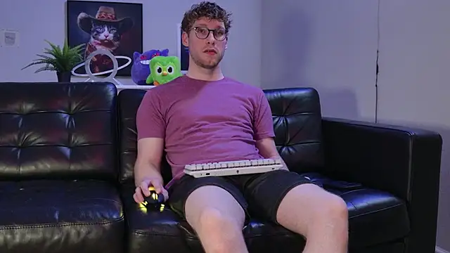 Snapshot of BlueEyedTallGuy94 chatting on October 15, 12:42 am BlueEyedTallGuy94 online show from October 15, 12:42 am