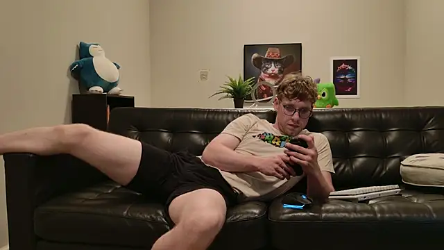 Snapshot of BlueEyedTallGuy94 chatting on September 19, 1:53 am BlueEyedTallGuy94 online show from September 19, 1:53 am