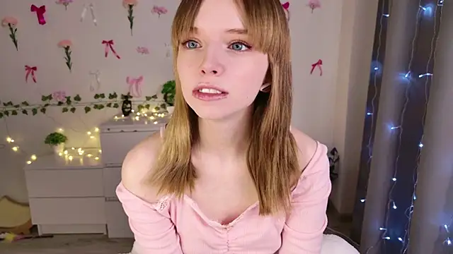 b4by LoL1 online show from March 15, 2:55 pm