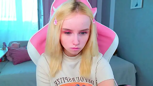 b4by LoL1 online show from February 28, 8:36 am